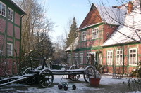 Restaurant und Cafe: Alte Wasserm�hle im Winter bei Schnee