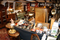 Antik-Hof-Fischerhude (Henni Mitschkowski) (Ankauf / Verkauf: Komplette Nachl�sse, Antiquit�ten, Kunst, Gem�lde, Bronzen, Schmuck) , Kirchstr. 12, Tel.: 04293/786913, Mobil: 0171/1448283, Mail: mitschkowski@t-online.de + antik-hof-fischerhude@freenet.de, Homepage: www.mitschkowski.de - Shop bei ebay: http://stores.shop.ebay.de/antik-hof-fischerhude