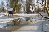 Idylle pur: Entenh�usschen an der W�mme im Winter