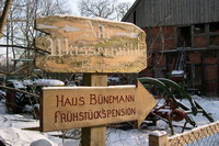 Hinweisschild zum Haus B�nemann und zur Alten Wasserm�hle