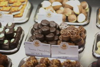 Belgische Pralinen im TeeLicht (Tee - Glas - Keramik - Holz � Kerzen), Inhaberin: Anja W�rle, Schusterstr. 8, Tel. + Fax.: 04293/786660, Mail: info@ferienwohnungen-fischerhude.de, Homepage: www.teelicht-fischerhude.de